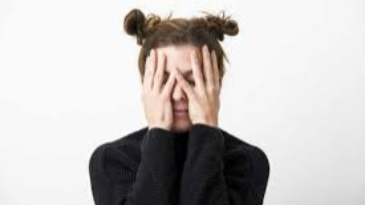 Erythrophobia: Takut menjadi pusat perhatian dan mengalami rasa malu