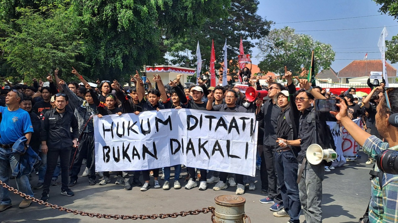 Tetap Waspada di Tengah Masa Chaos: Panduan untuk Masyarakat Indonesia